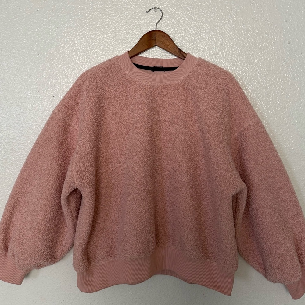 Free assembly Cozy Pink Crew Neck Sweater size L Women’s
